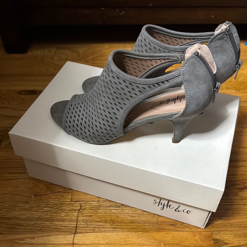 Style & Co. Gray Heels with Modern Design